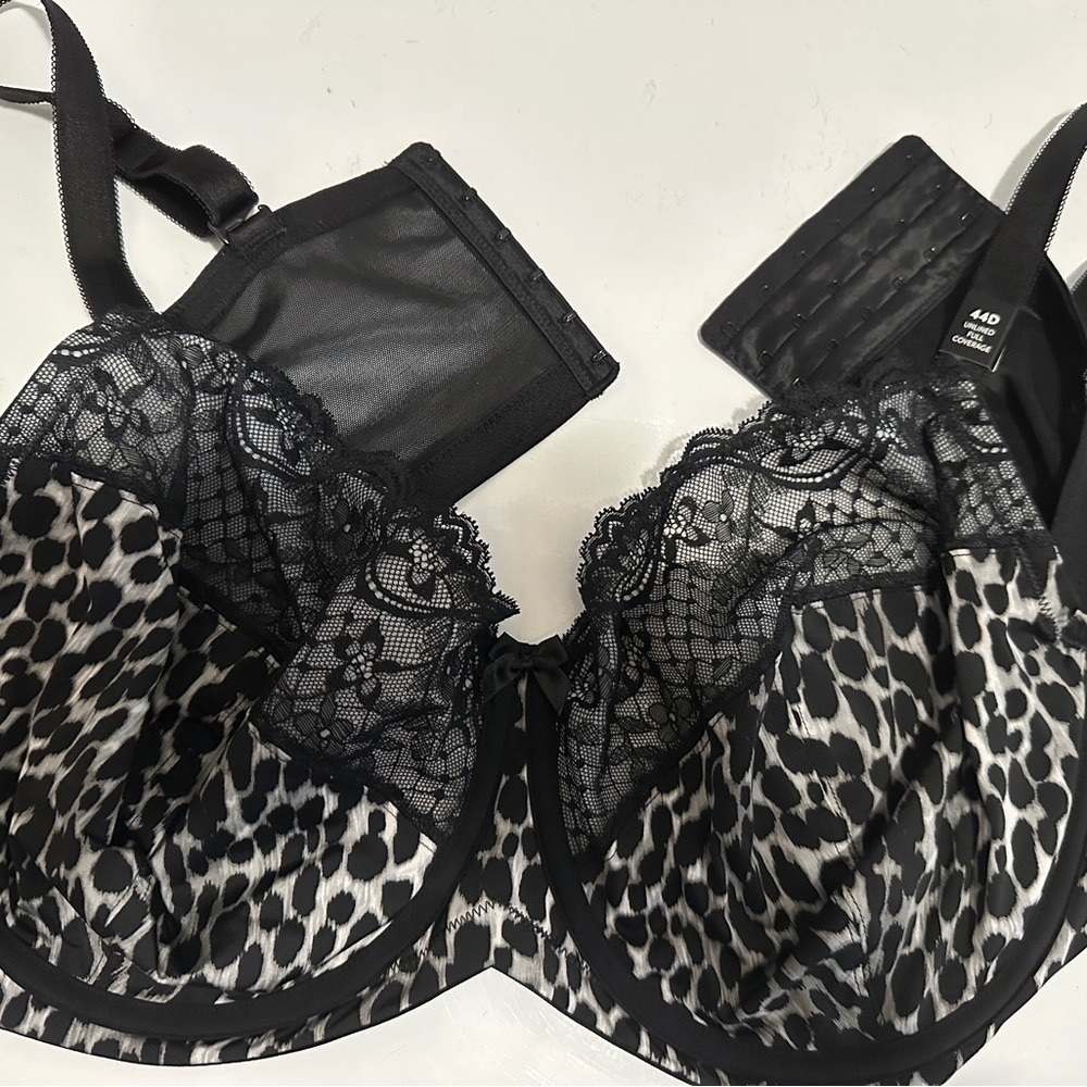 NWT Torrid Bra 44D unlined lace